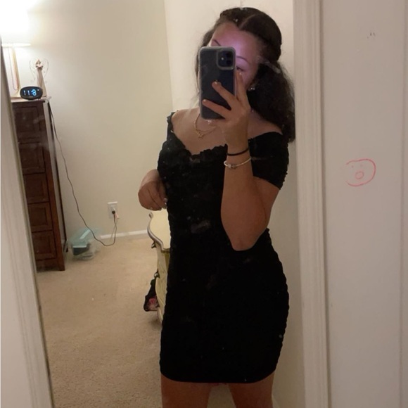 Lulus Ruched Off-the-Shoulder Bodycon Mini Dress - Picture 4 of 4